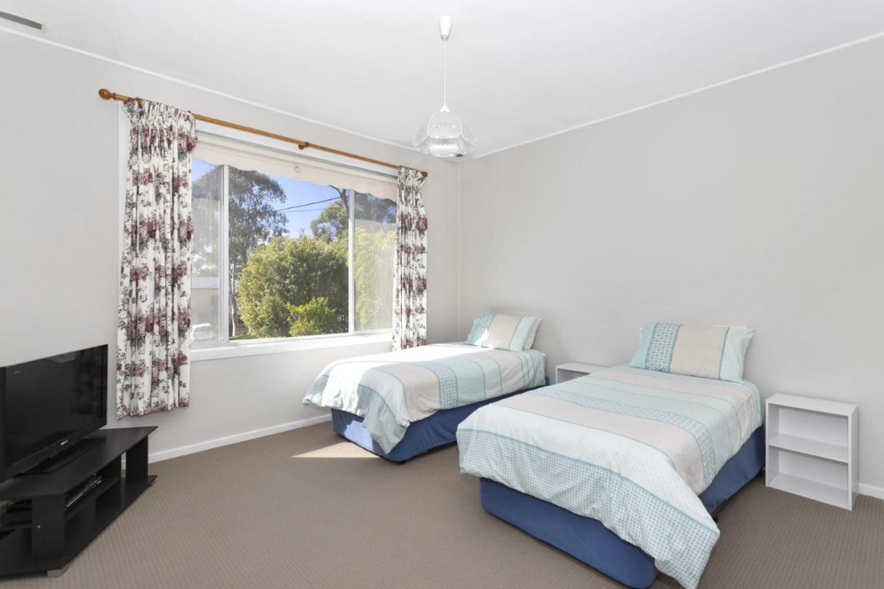 So Close To The Beach Mollymook Exterior photo